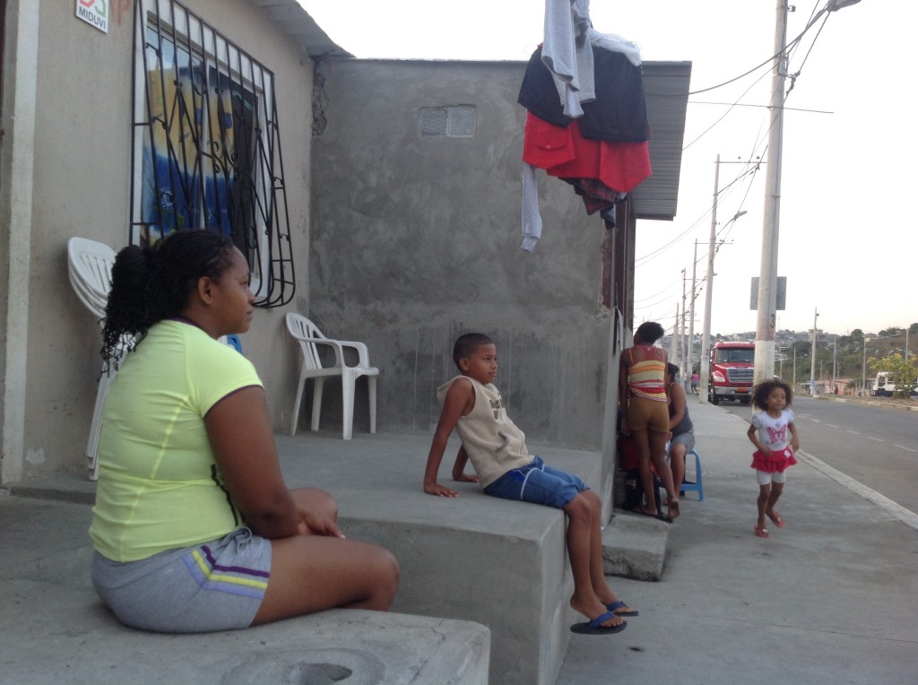 Karla, residente de Socio Vivienda II, vive de lo que obtiene vendiendo almuerzos en su casa.