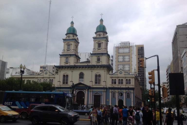 Iglesia San Francisco, en las calles 9 de Octubre y Pedro Carbo. $220 en la iglesia principal y $100 si la ceremonia es en la capilla pequeña.