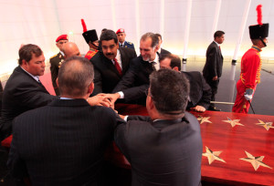 Nicolás Maduro nombró "Heroes de la Patria Grande" a los cinco cubanos.
