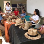 Mujeres artesanas tejen su futuro con fibra de banano