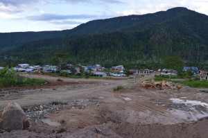 Una panorámica del centro poblado de la parroquia Tundayme, cantón El Pangui, provincia de Zamora.