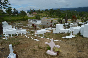 José Tendetza fue enterrado dos veces. La segunda en el cementerio de El Pangui que aparece en la gráfica. Foto: La Historia