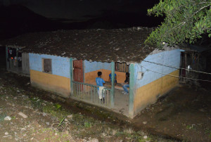 La casa de José Tendetza donde vive su hija Rosa, quien padece de una discapacidad física. Tras el asesinato de su padre quedó desamparada junto a sus dos pequeños.