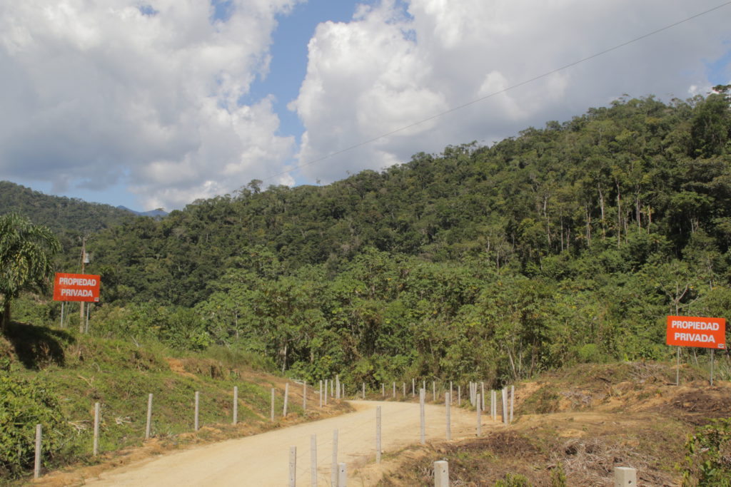 Panorámica de la entrada a la comunidad de Nankits. Foto de Braulio Gutiérrez