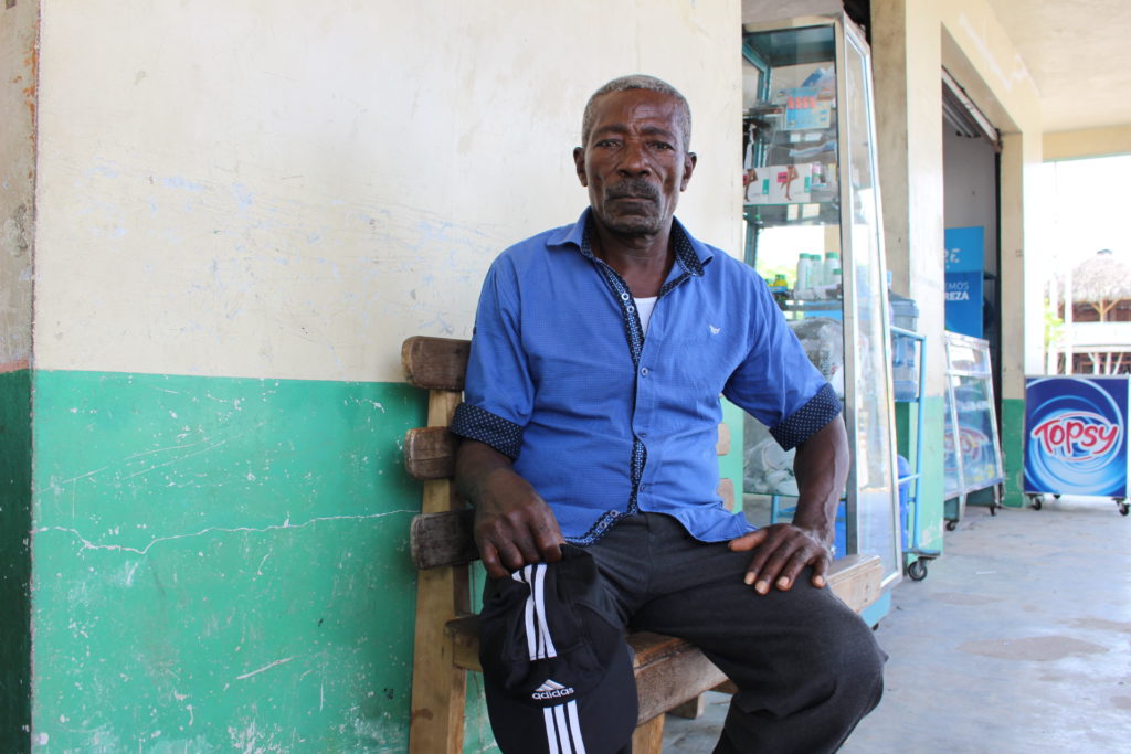 Fabián Caicedo de 69 años es uno de los procuradores del juicio contra Petroecuador. Ha sufrido durante años afectaciones por la contaminación petrolera y dice que seguirá la lucha en cortes internacionales. Foto: Daniela Aguilar