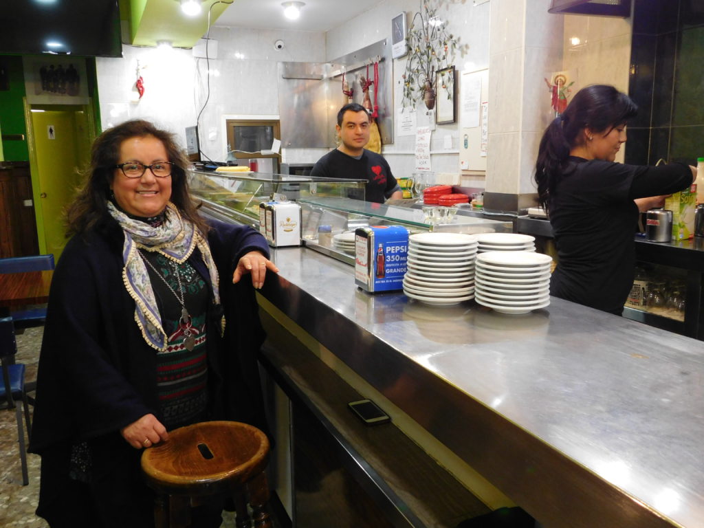 Cruz Zhimnay en su restaurante Corazón Contento