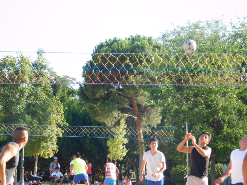 El parque San Isidro es el lugar de encuentro de los ecuatorianos en Madrid.